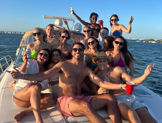 Tour in yacht a Miami Beach con osservazione dei delfini e nuoto
